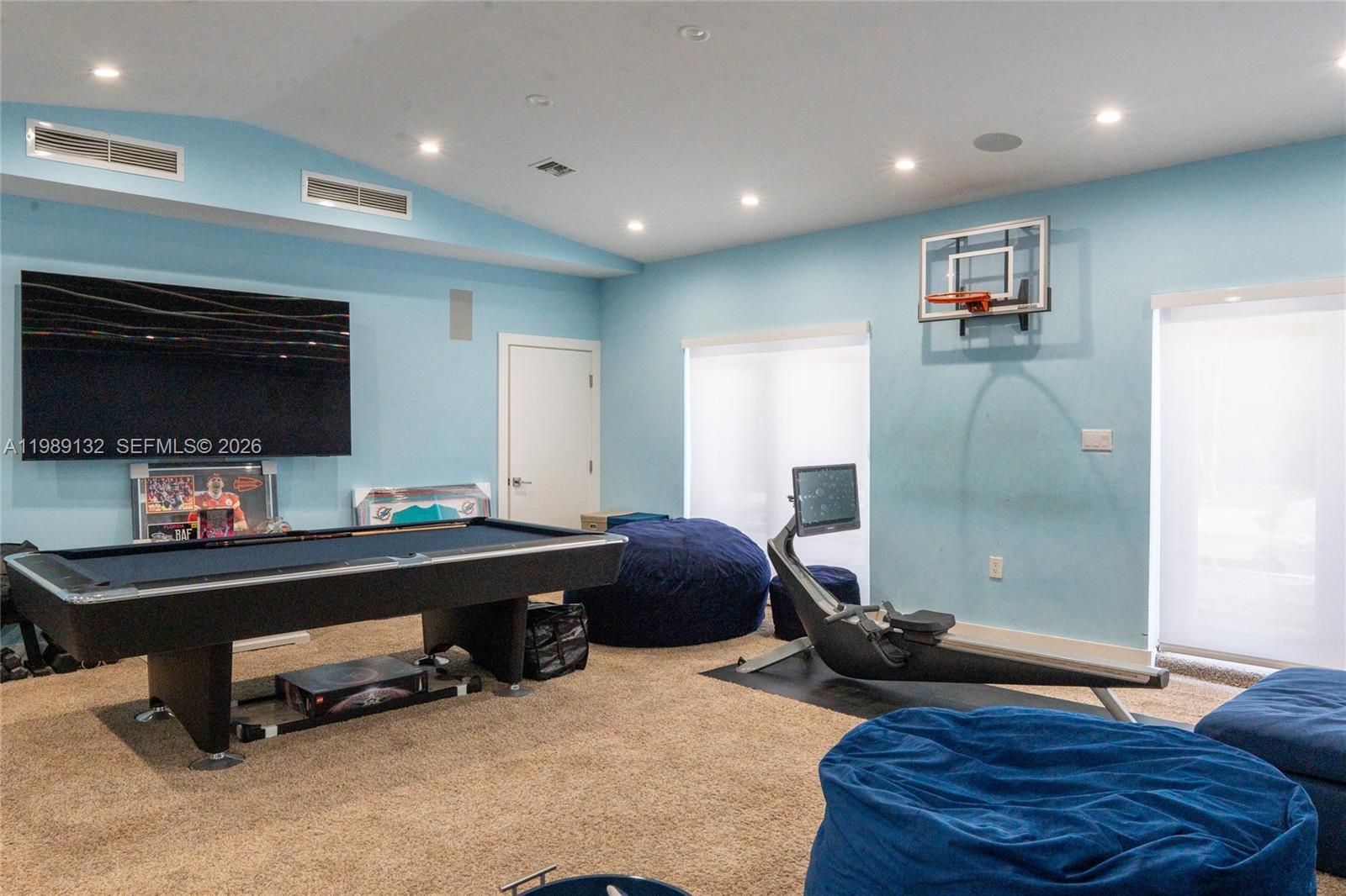 5005 Lakeview Dr