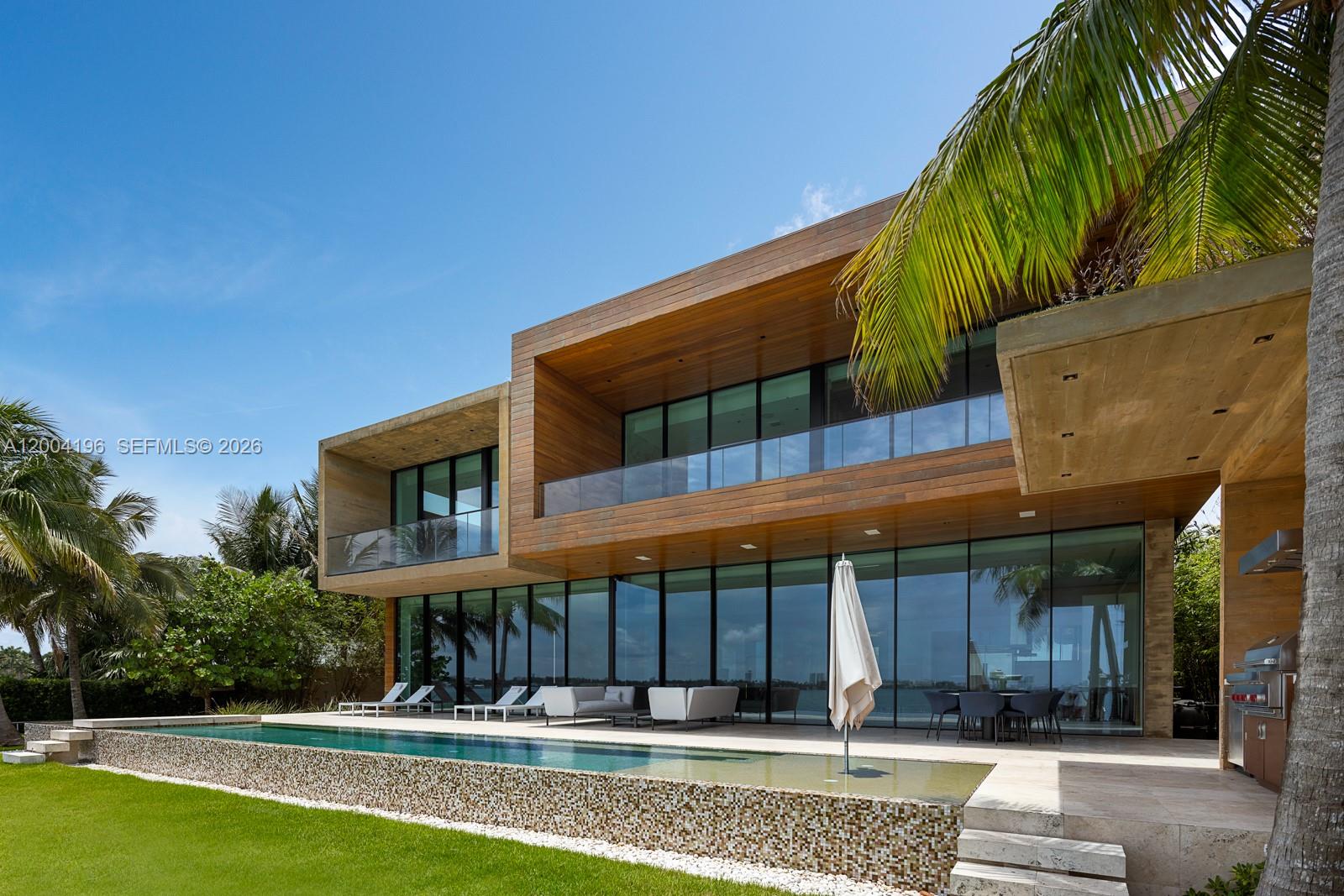 825 E Dilido Dr