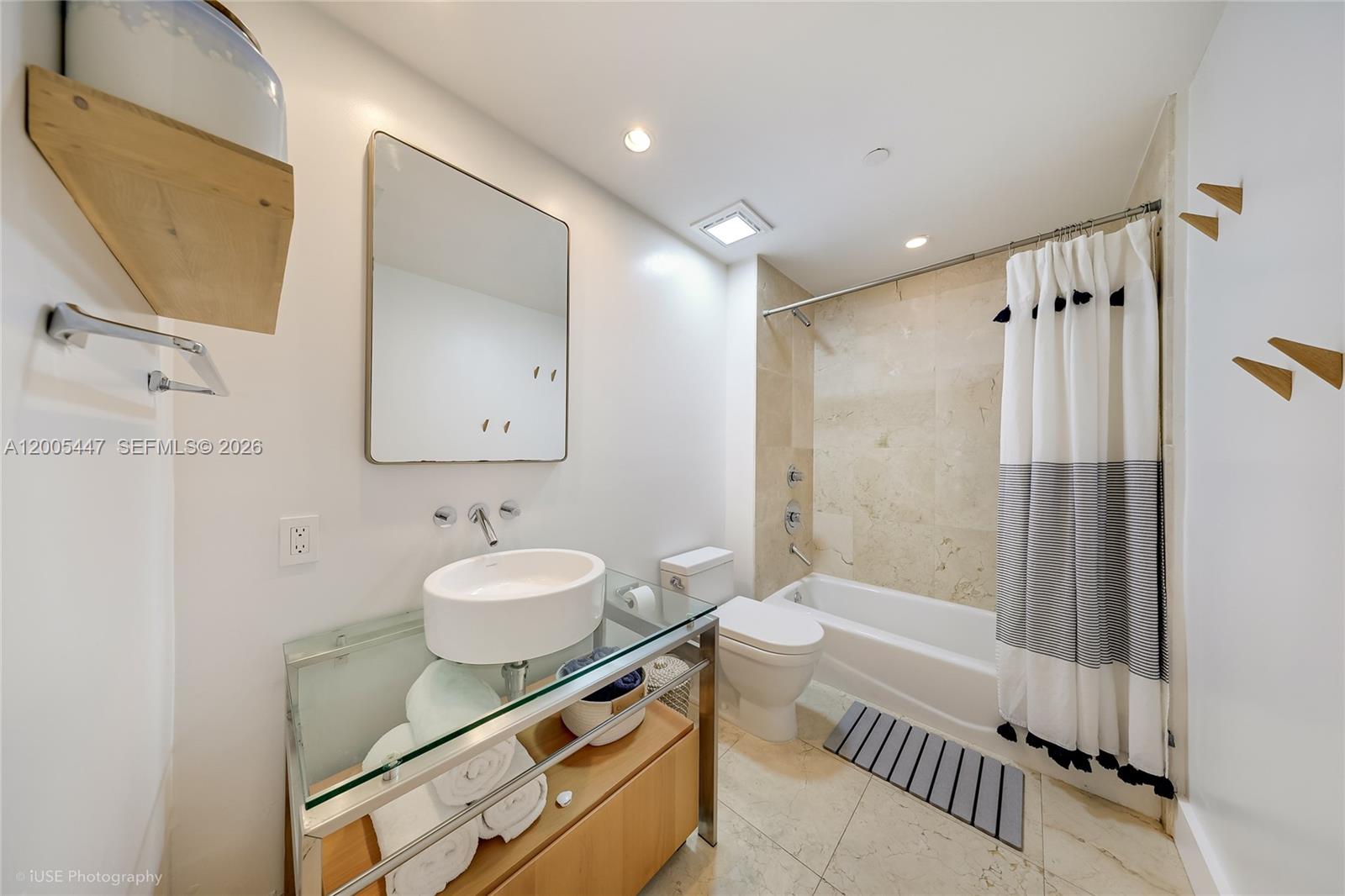 6000 Collins Ave # 118