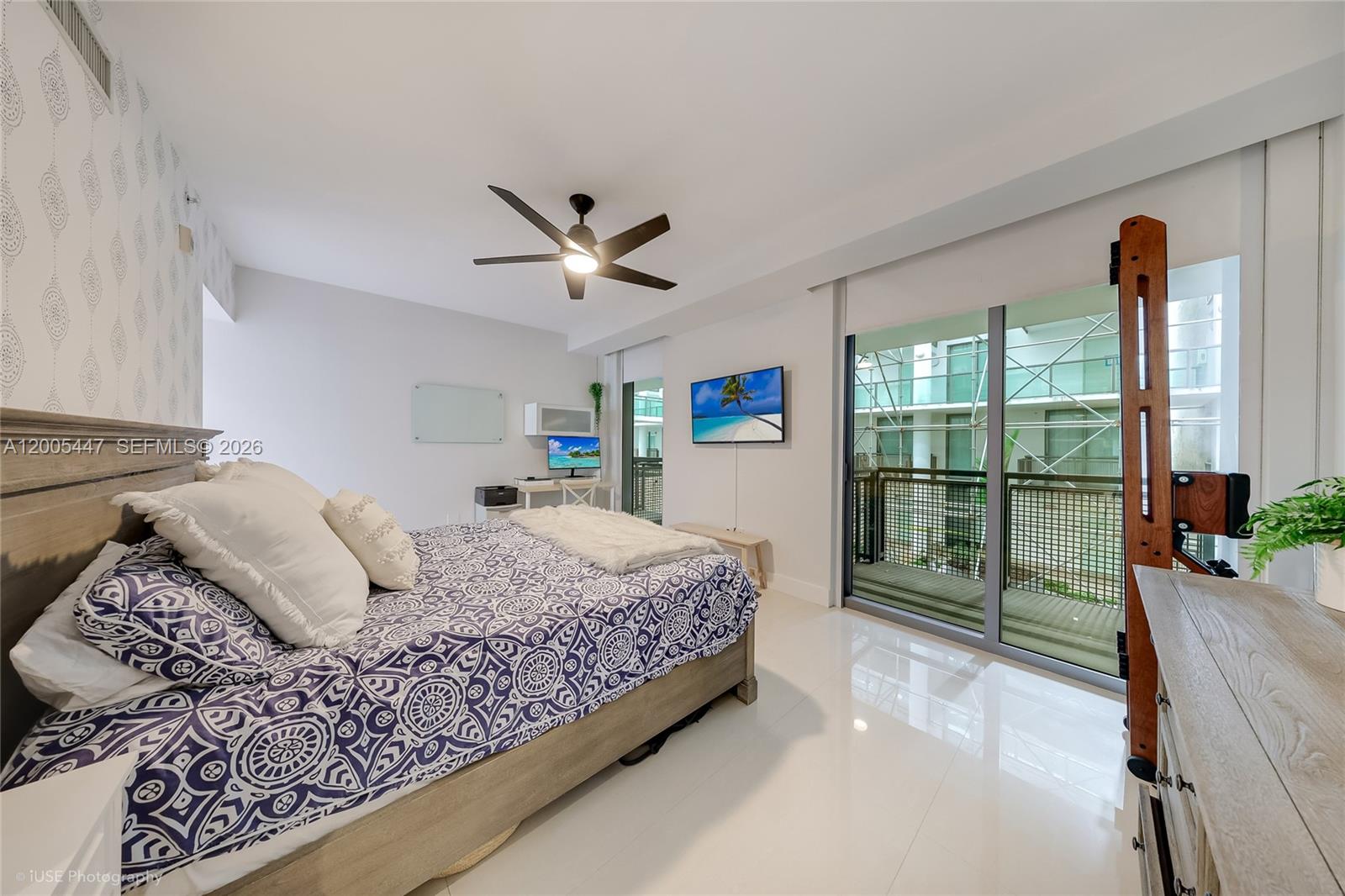 6000 Collins Ave # 118