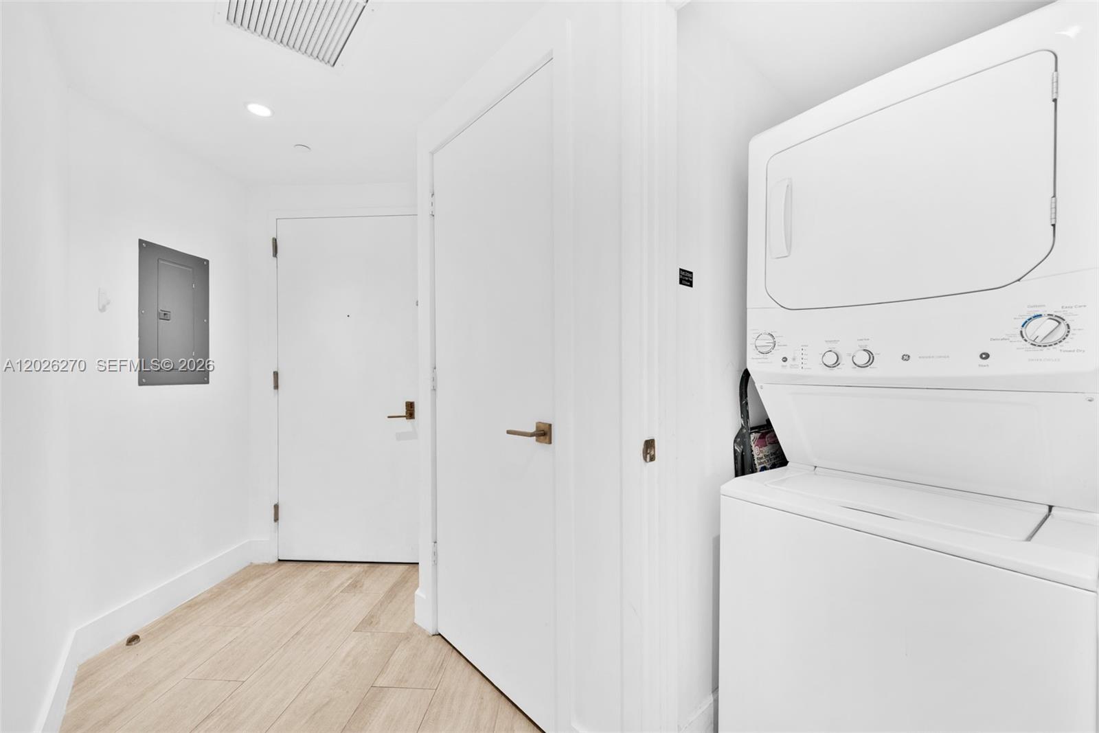 121 NE 34th St # L304