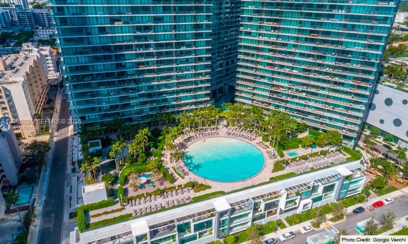 650 NE 32nd St Unit: PH5201