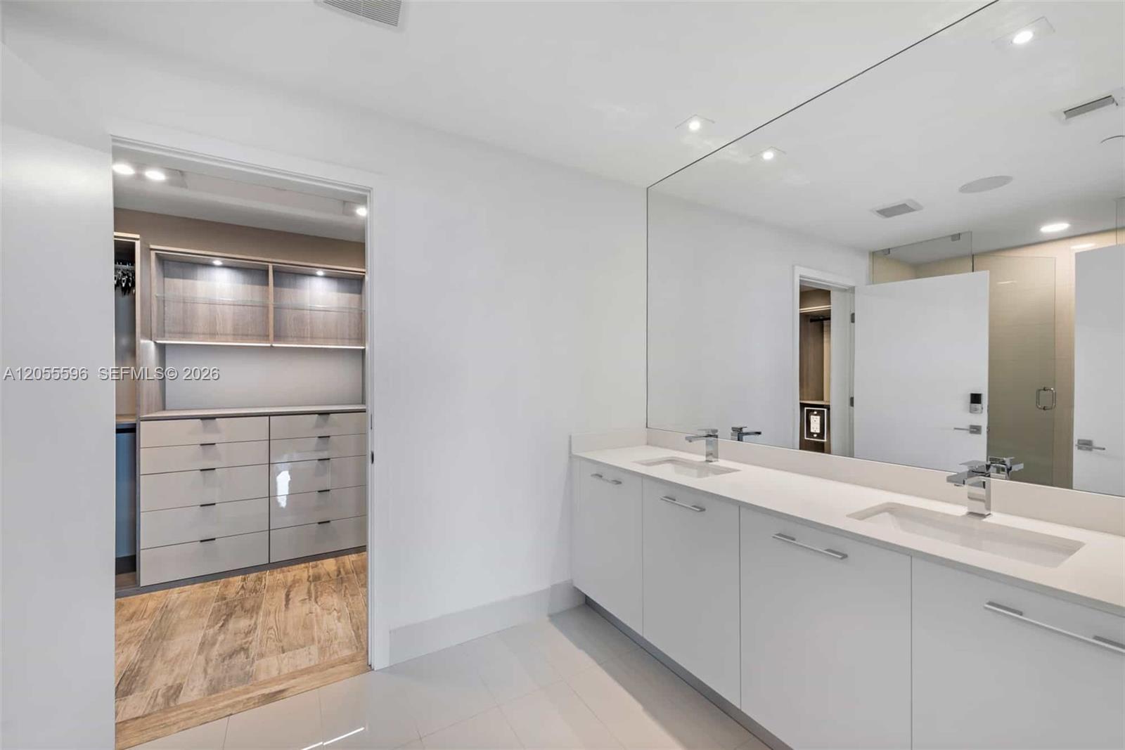 650 NE 32nd St Unit: PH5201