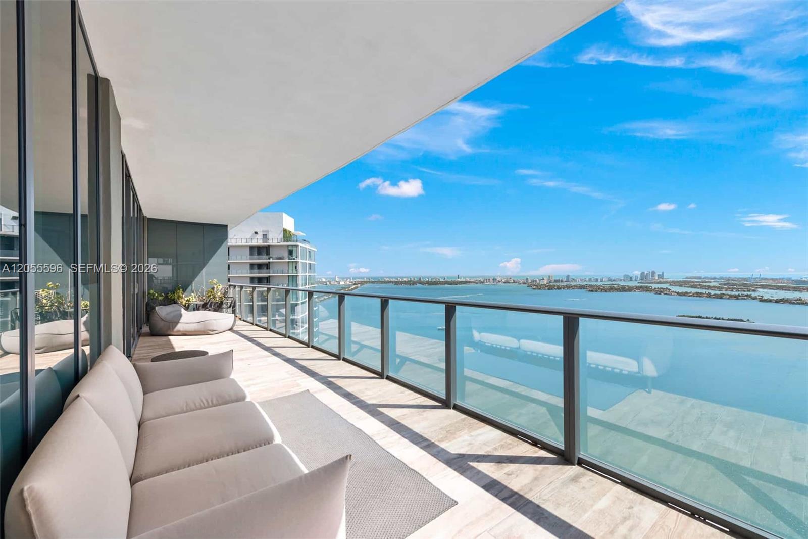 650 NE 32nd St Unit: PH5201