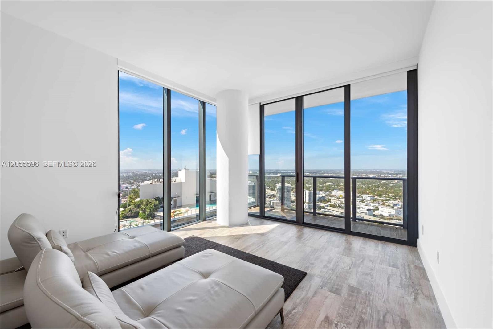 650 NE 32nd St Unit: PH5201