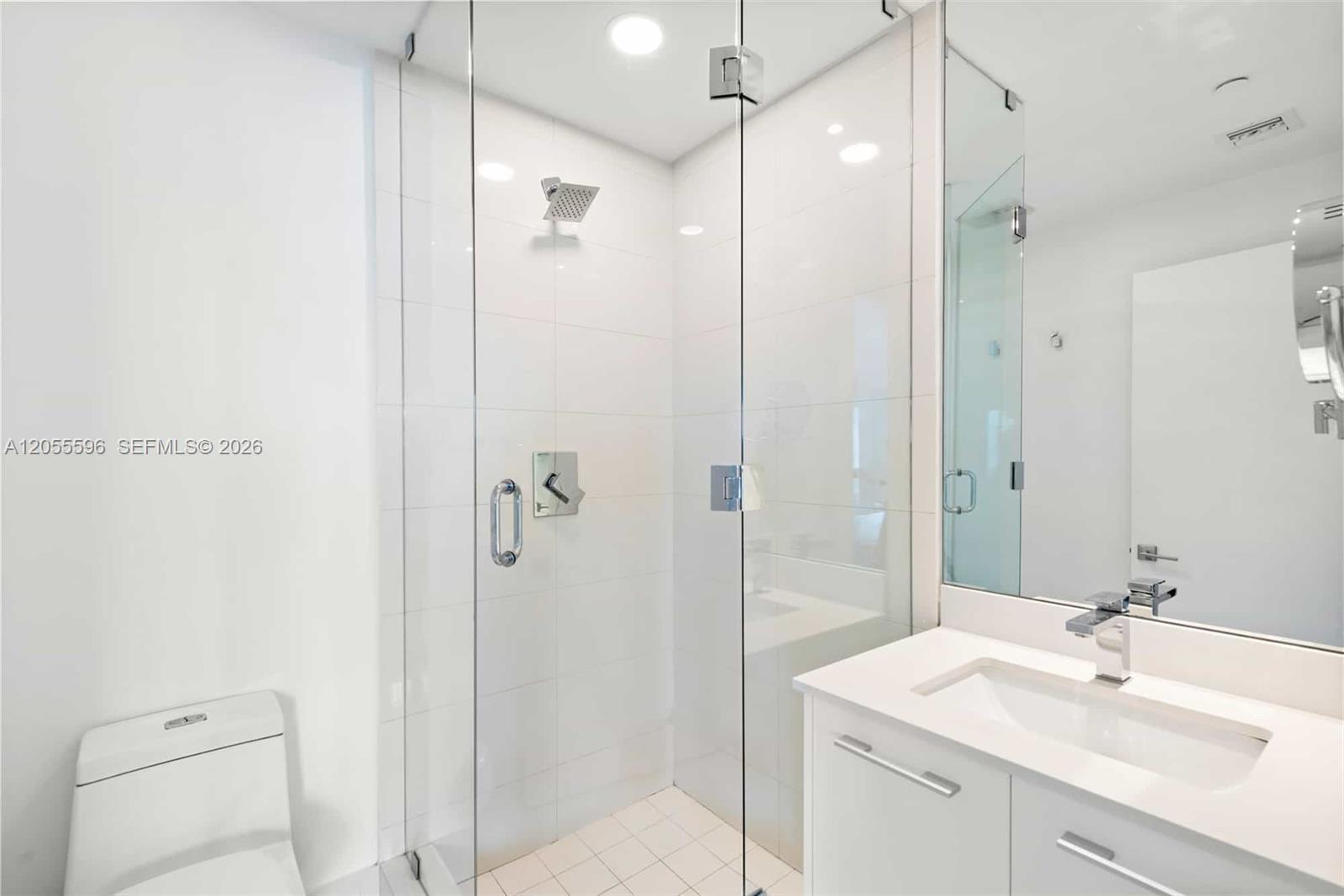 650 NE 32nd St Unit: PH5201