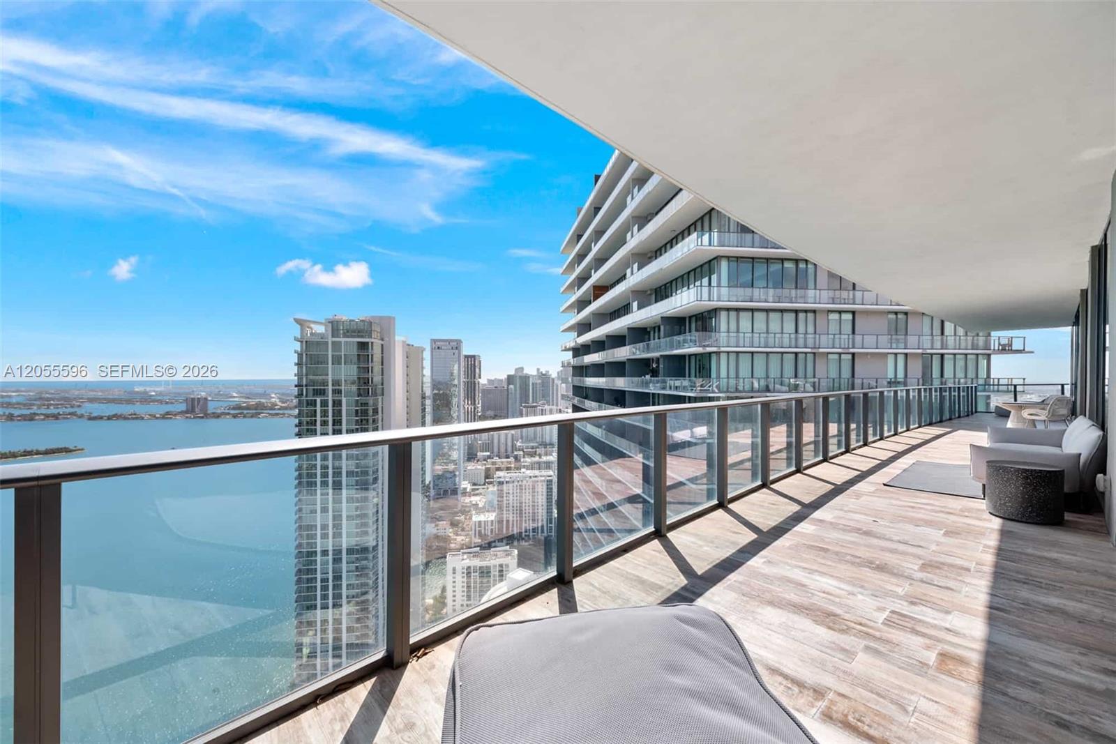 650 NE 32nd St Unit: PH5201