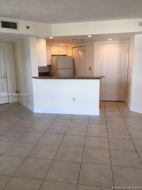 2351 Douglas Rd # 909