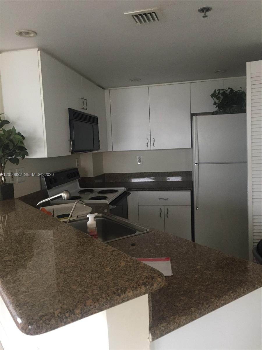 2351 Douglas Rd # 909