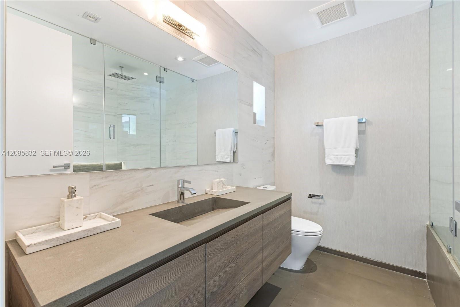401 E Rivo Alto Dr