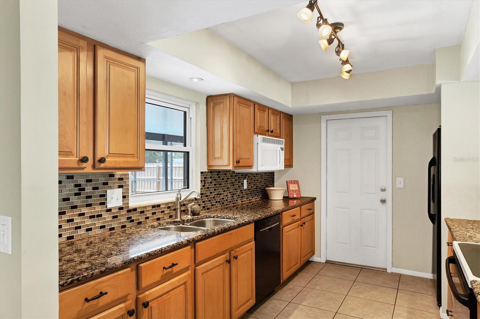 6737 ROXBURY DR