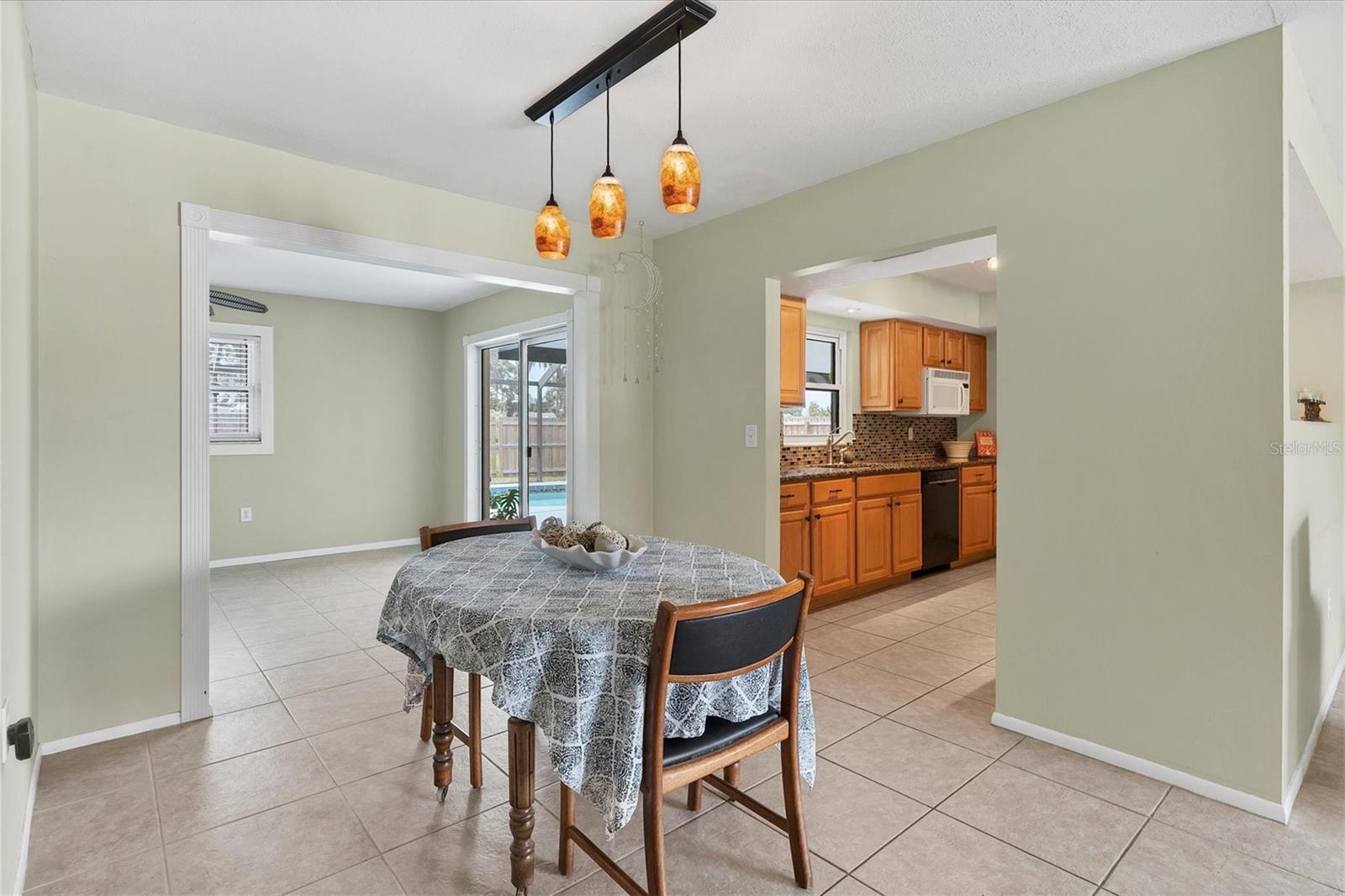 6737 ROXBURY DR