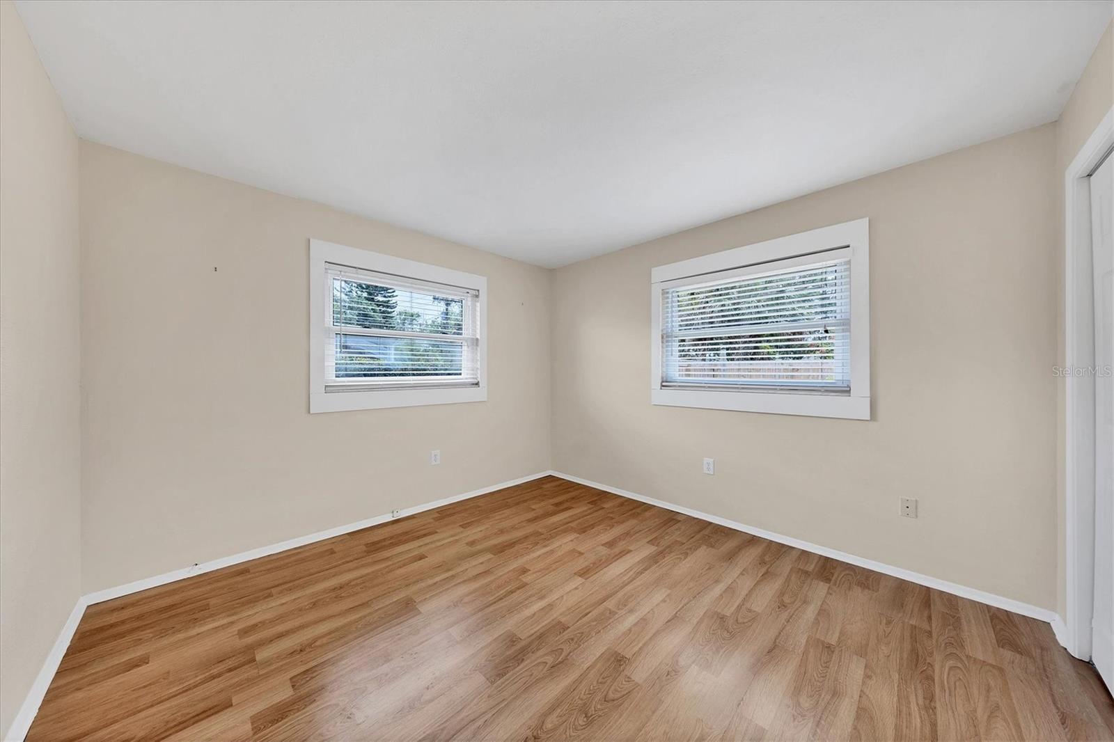 6737 ROXBURY DR