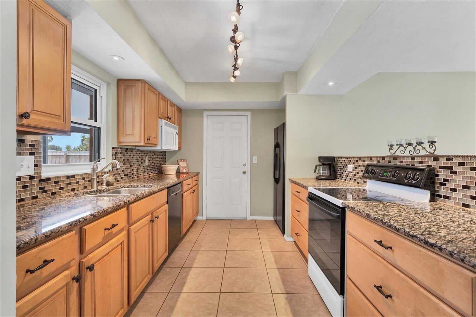6737 ROXBURY DR