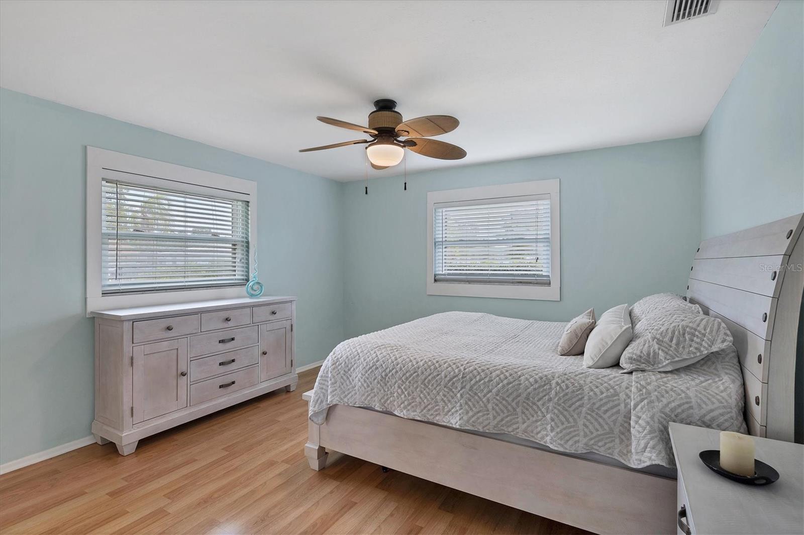 6737 ROXBURY DR