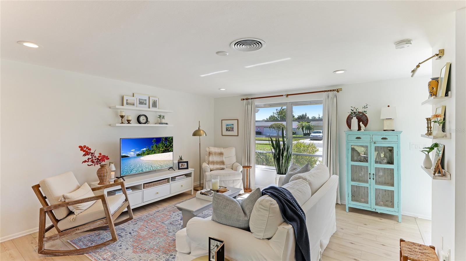 3353 KENMORE DR
