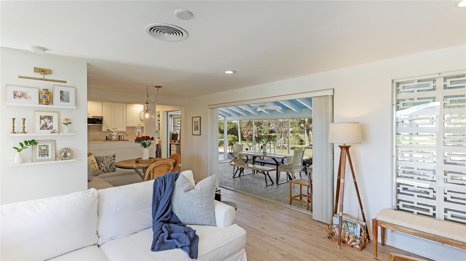 3353 KENMORE DR