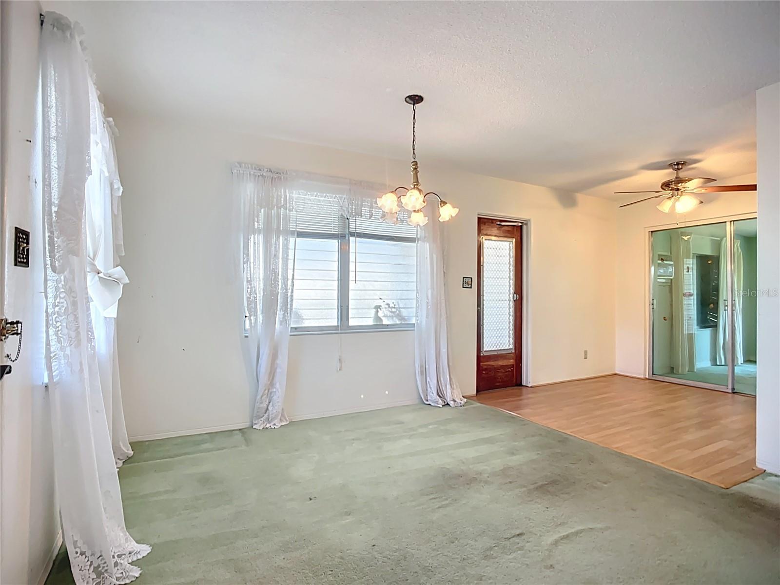 2215 N WELLESLEY DR