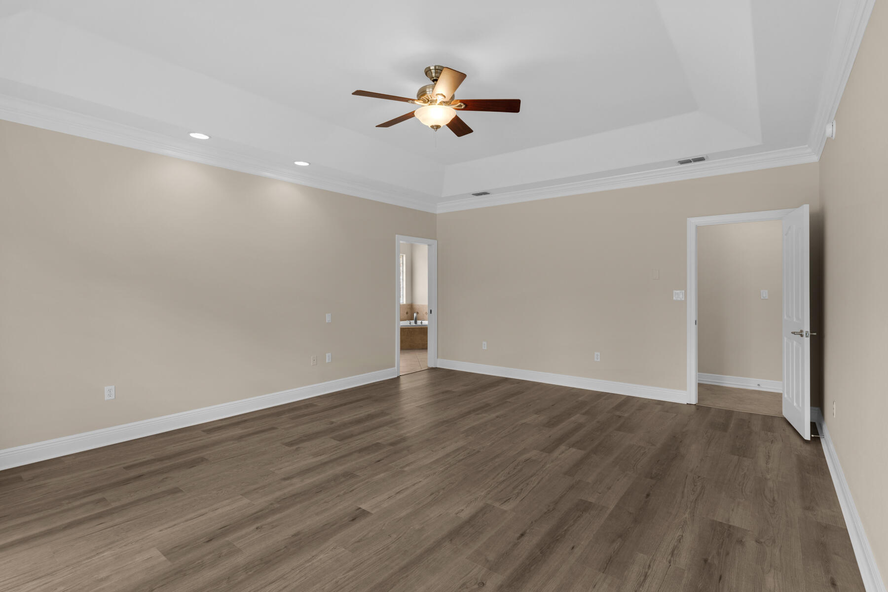 155 E Club House Drive