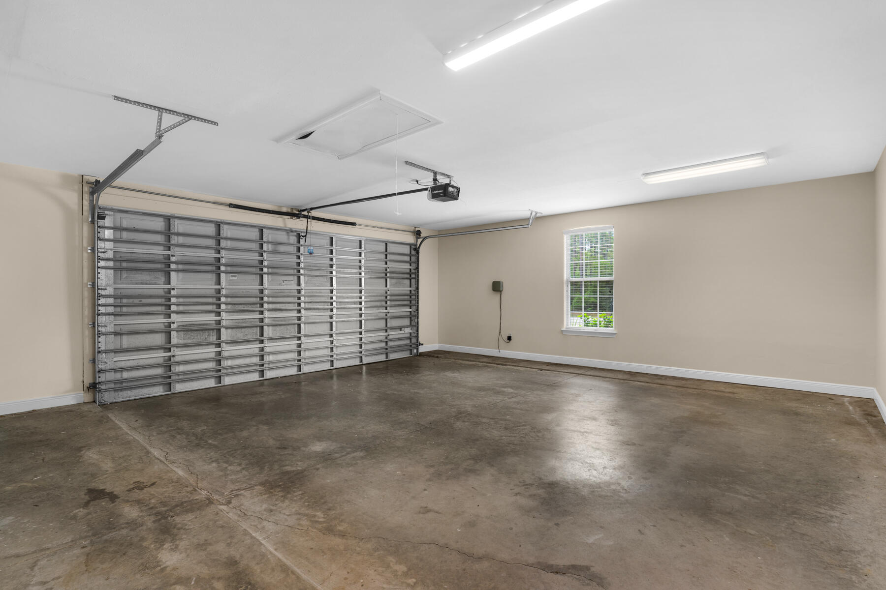 155 E Club House Drive