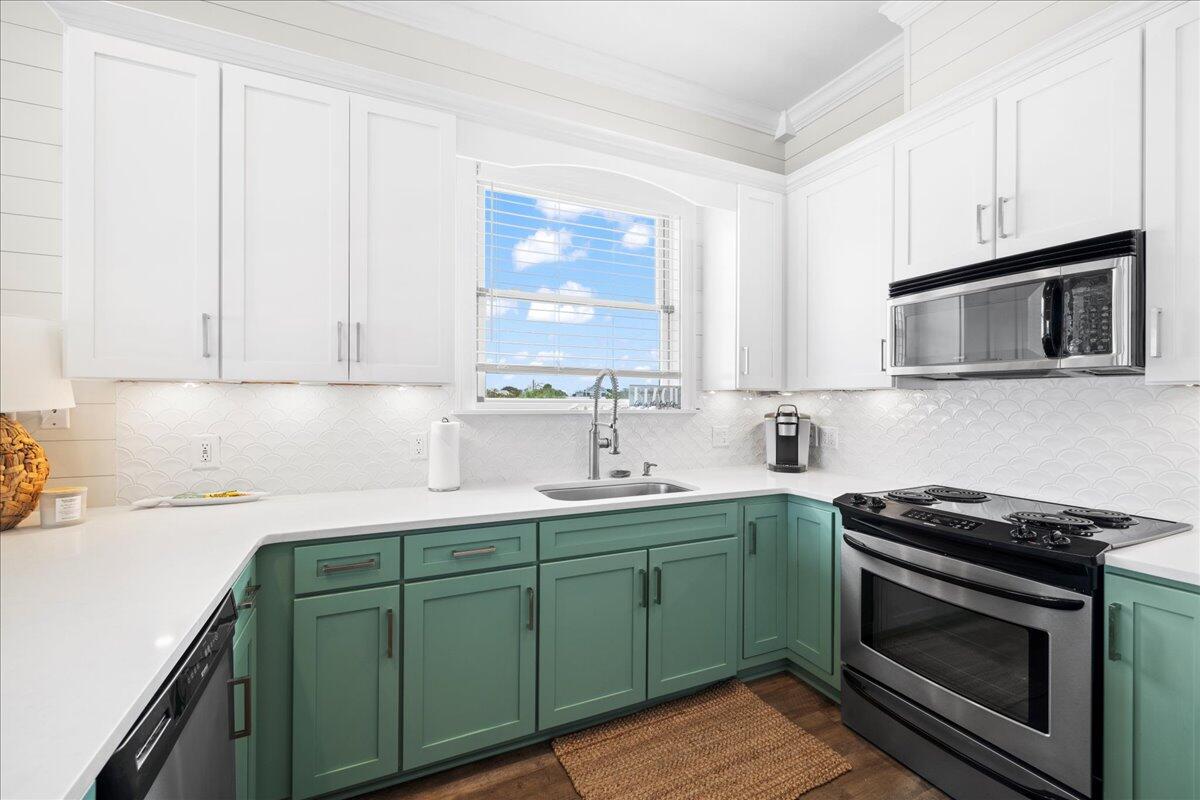 6073 W County Highway 30A, APT 205