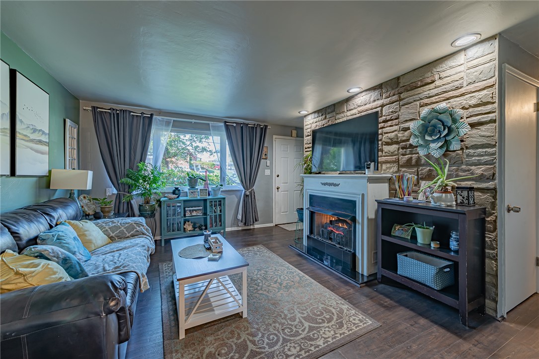 725 Cottonwood Drive