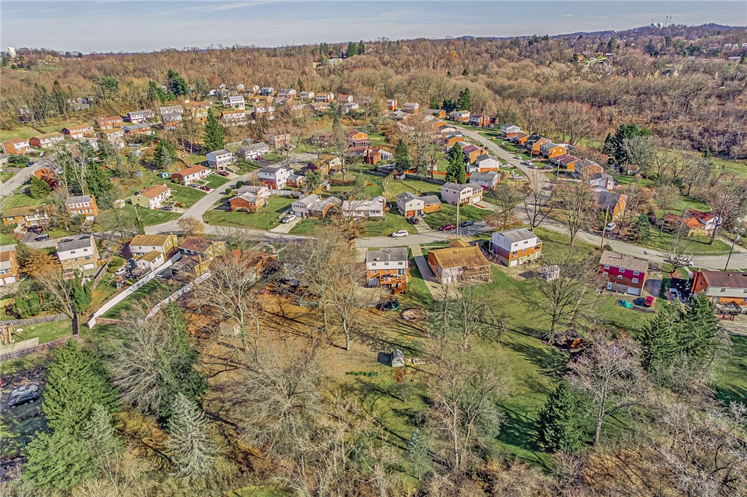 126 Crescent Garden Dr