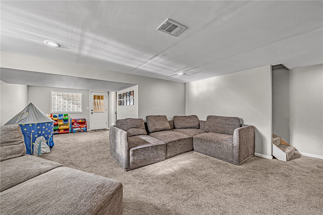 126 Crescent Garden Dr