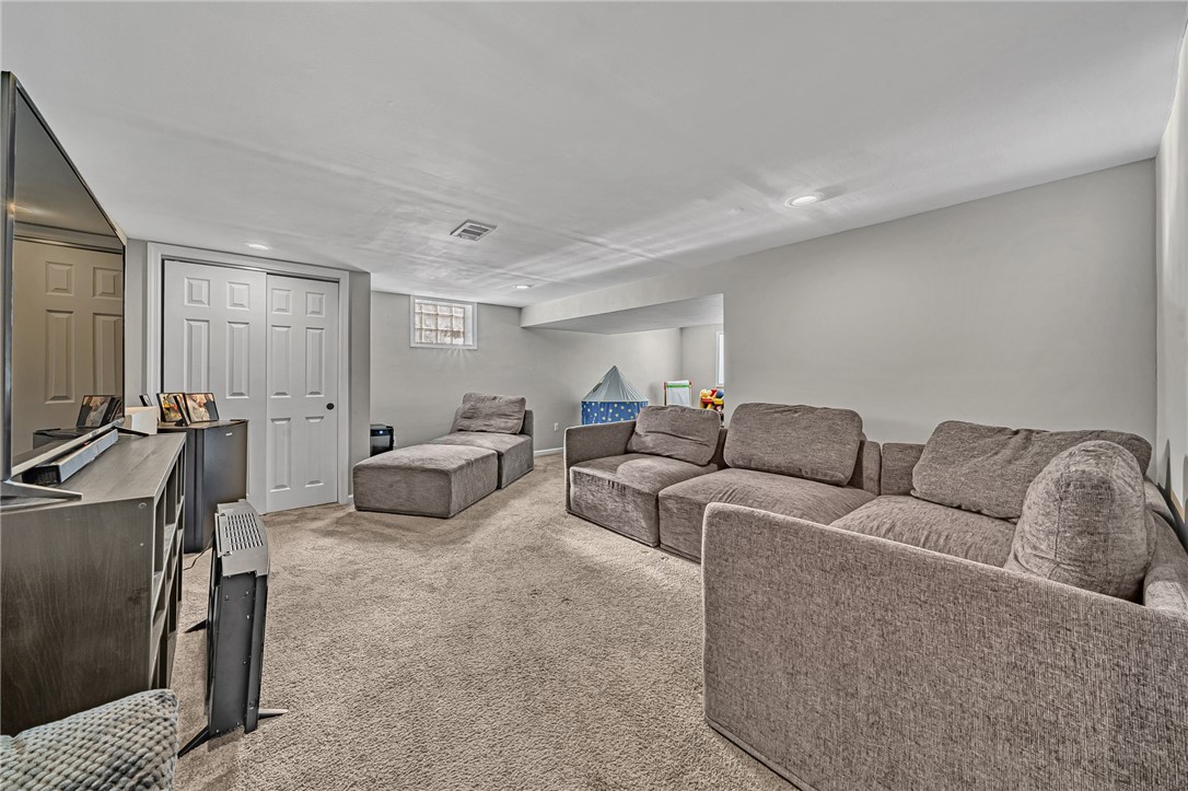 126 Crescent Garden Dr