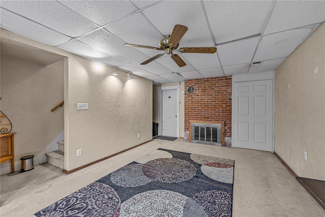 707 1/2 Saint Clair Avenue