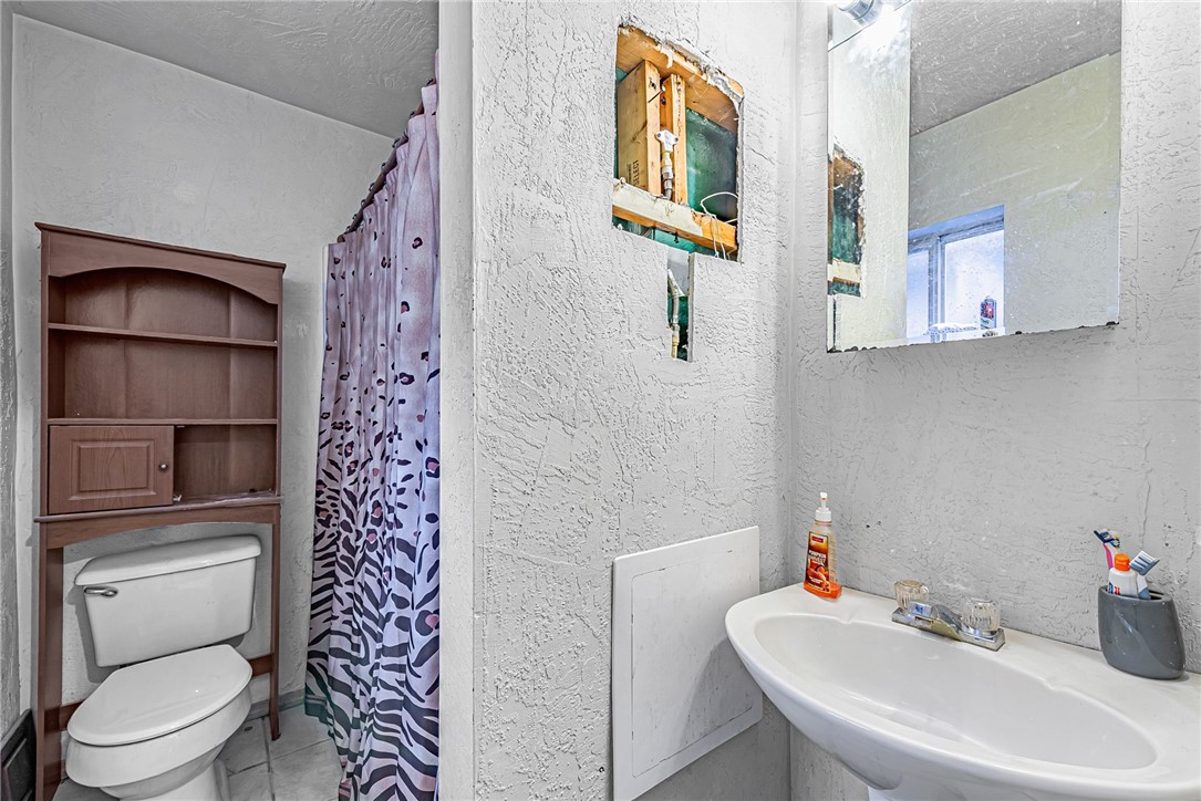 707 1/2 Saint Clair Avenue