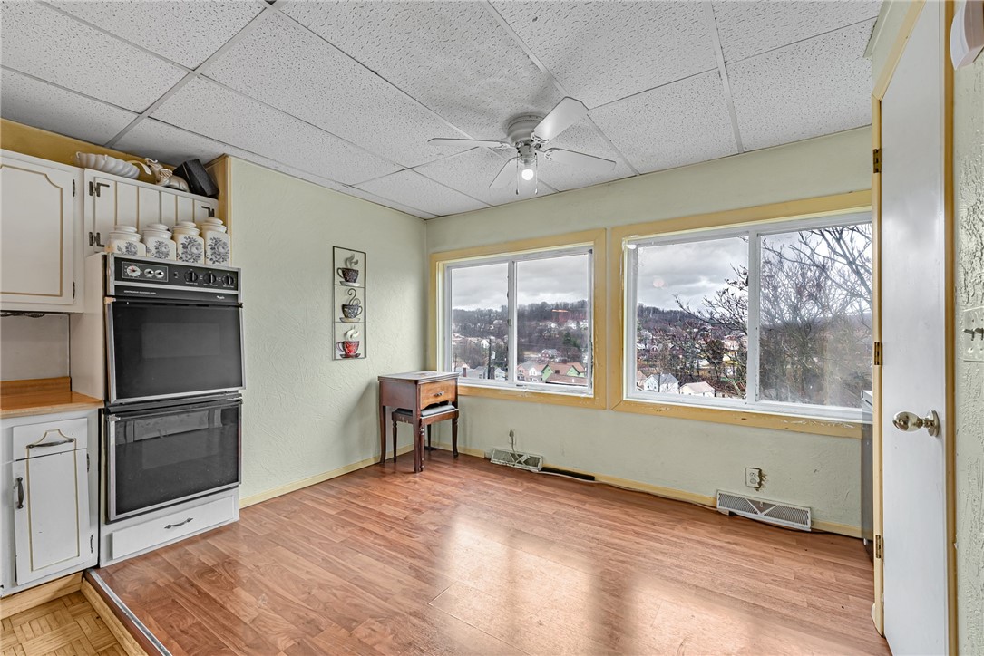 707 1/2 Saint Clair Avenue