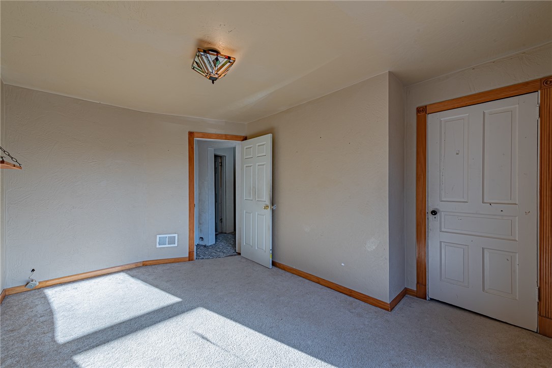 707 1/2 Saint Clair Avenue