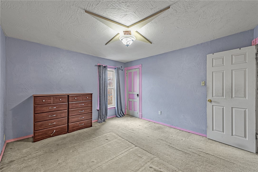 707 1/2 Saint Clair Avenue