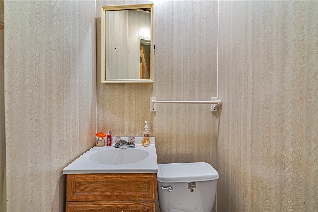 707 1/2 Saint Clair Avenue