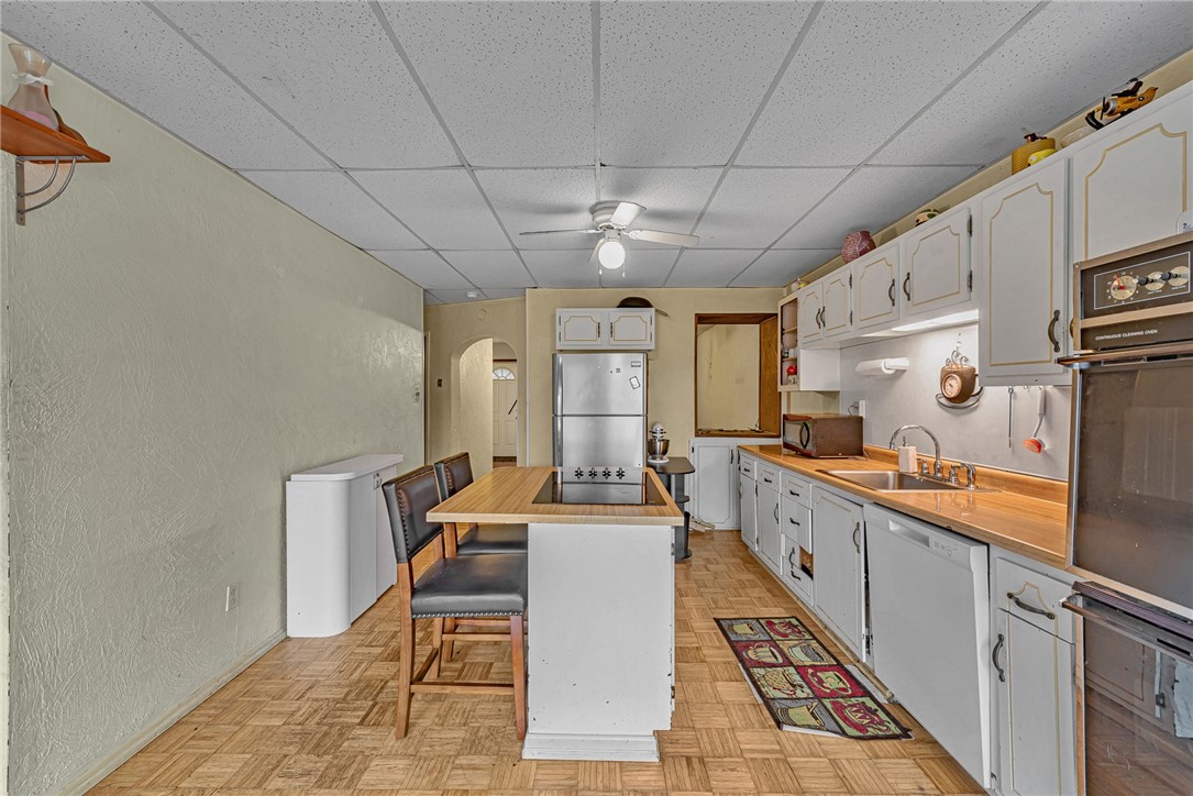 707 1/2 Saint Clair Avenue