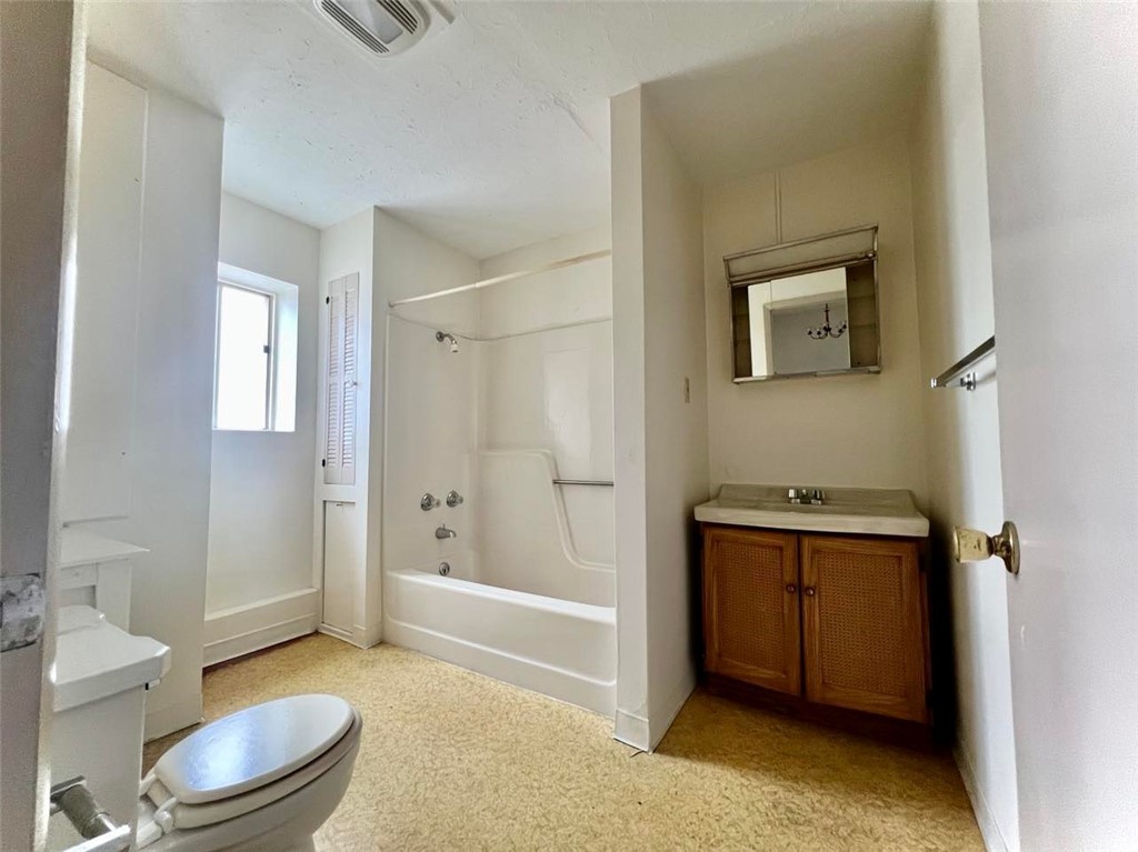 50 W Main Street 1018