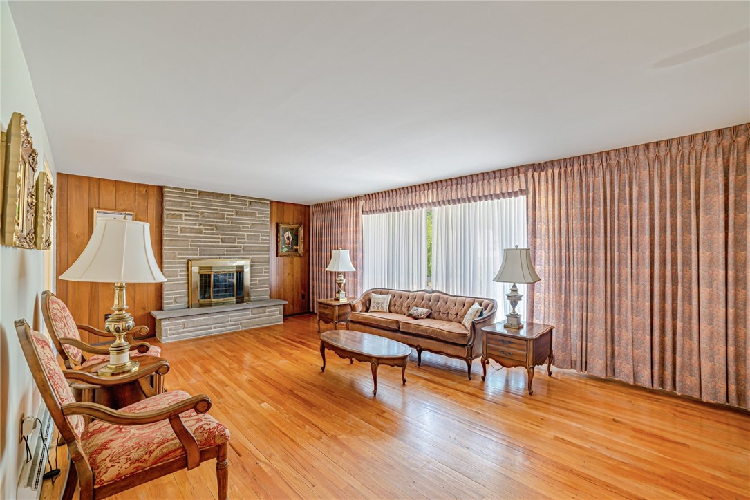 175 Crescent Garden Dr