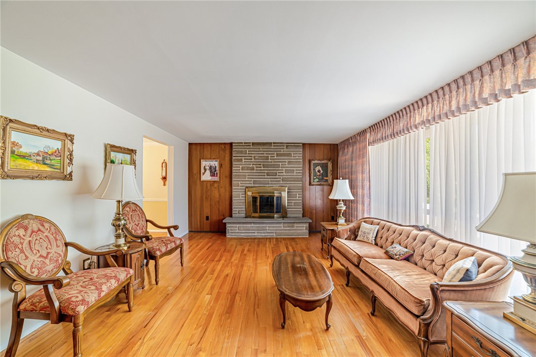 175 Crescent Garden Dr