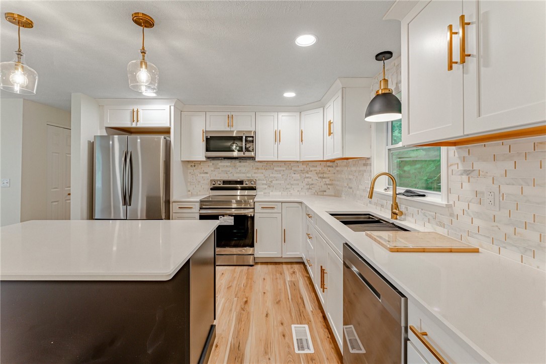 2406 Rolling Farms Rd