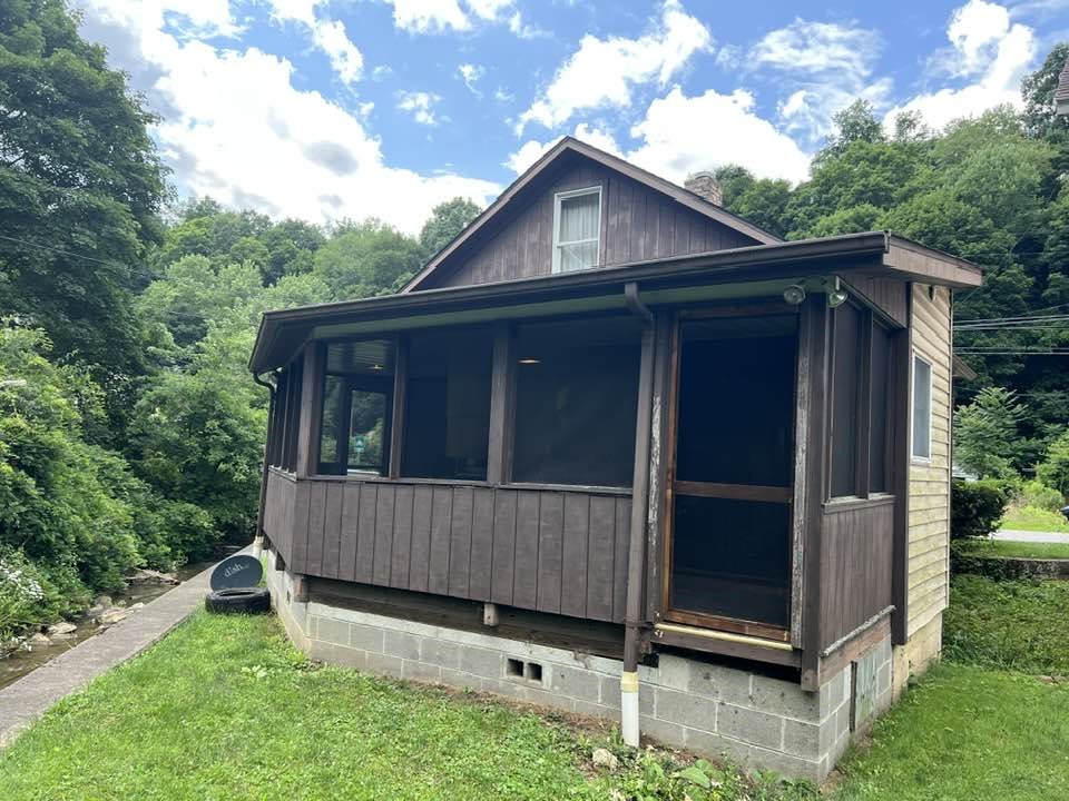 494 & 494 1/2 Evergreen Rd.