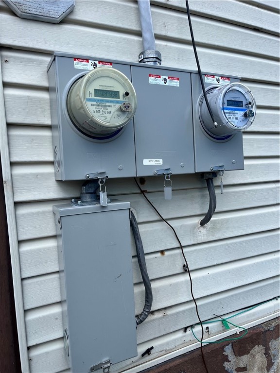 830-828 Railroad Street