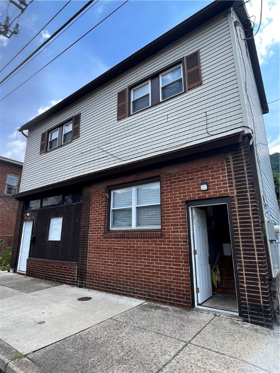 830-828 Railroad Street