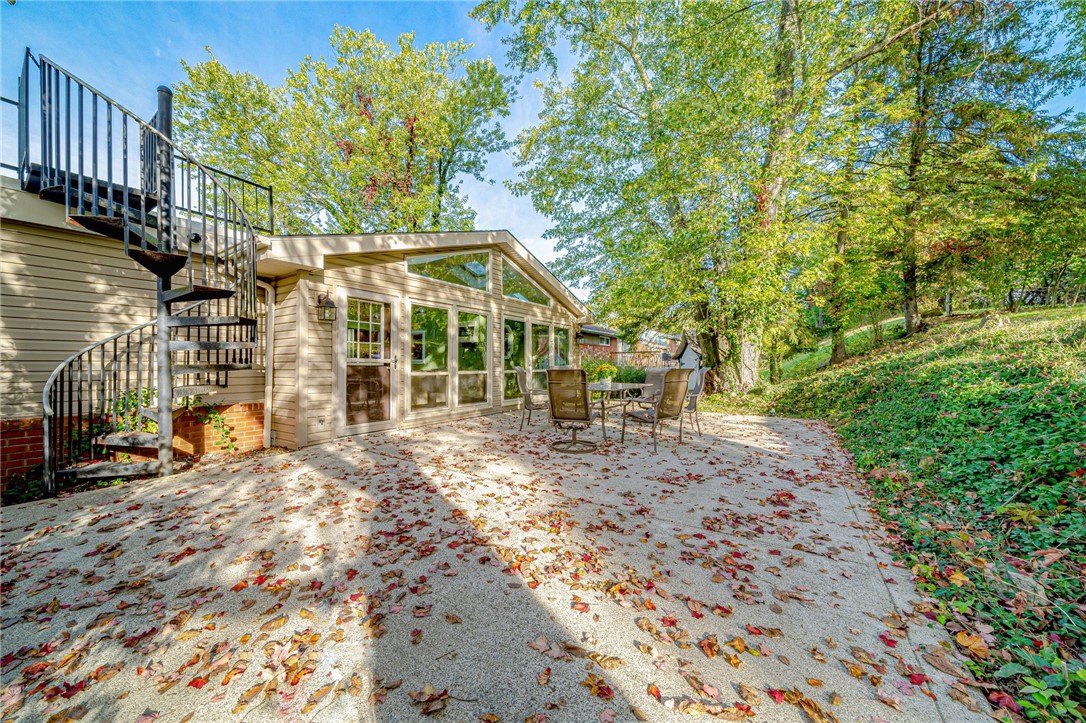 526 Sunnyfield Drive