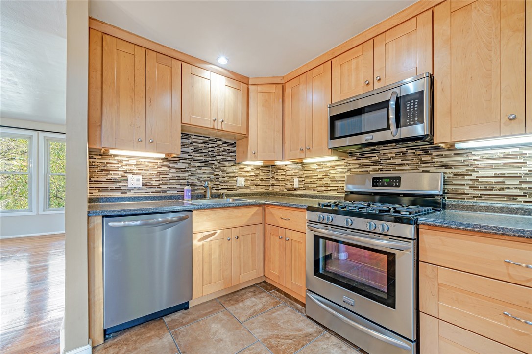 526 Sunnyfield Drive