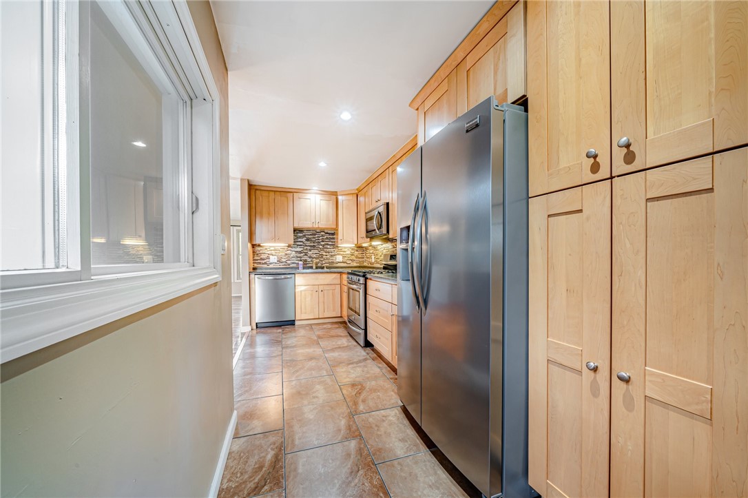 526 Sunnyfield Drive