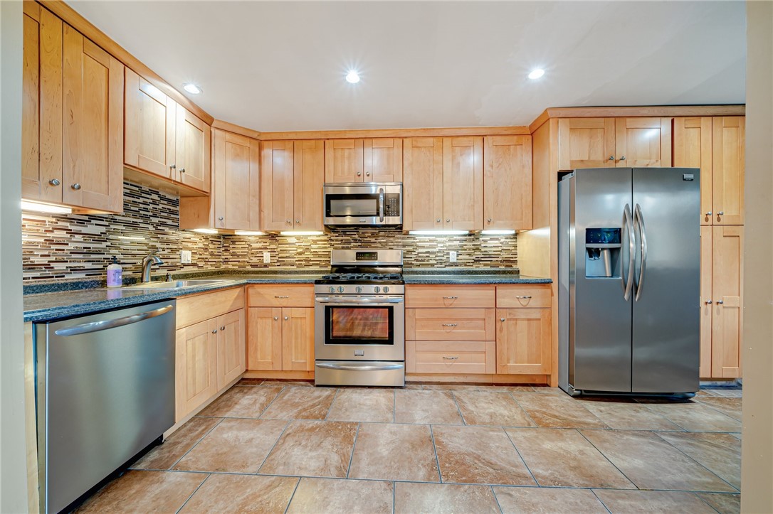 526 Sunnyfield Drive