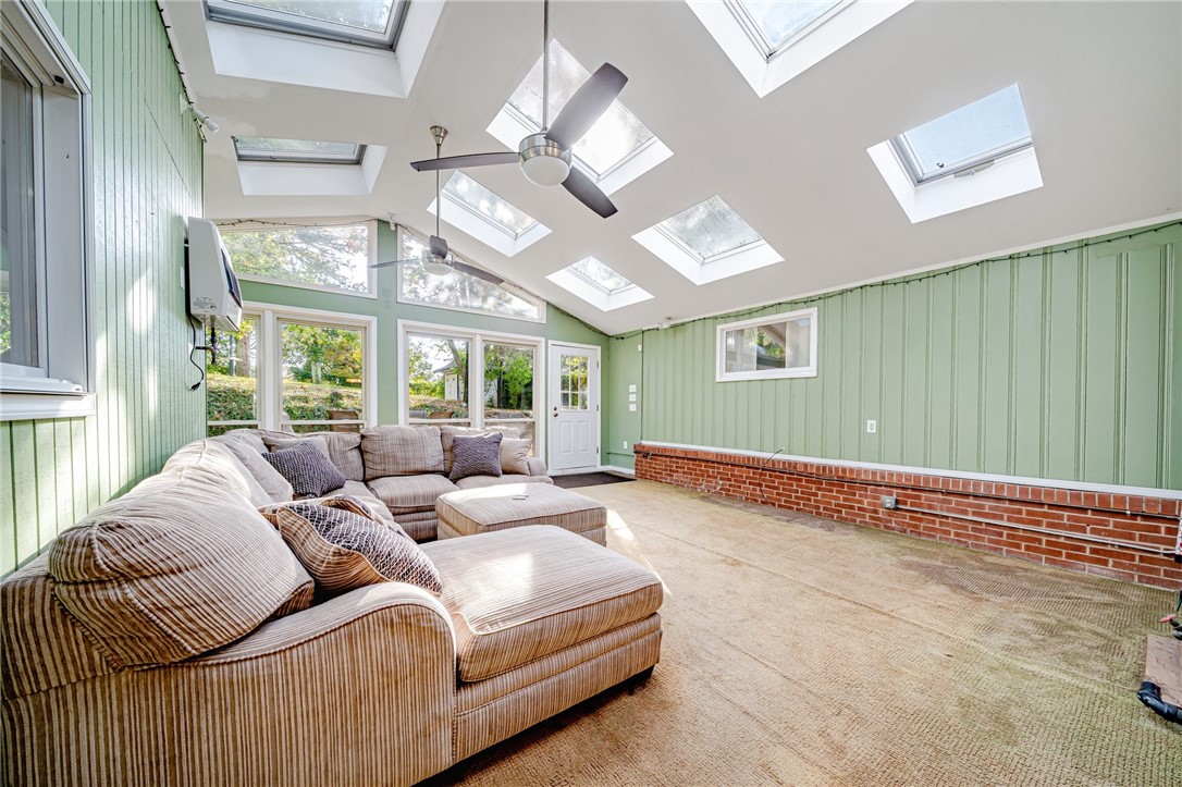 526 Sunnyfield Drive