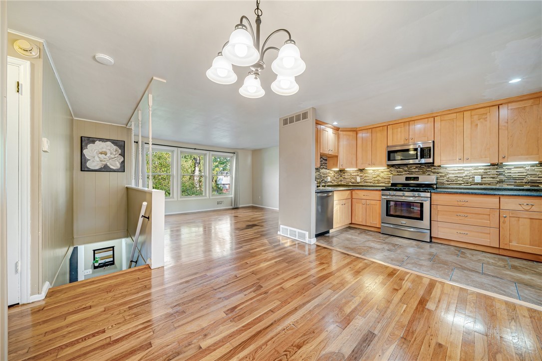 526 Sunnyfield Drive