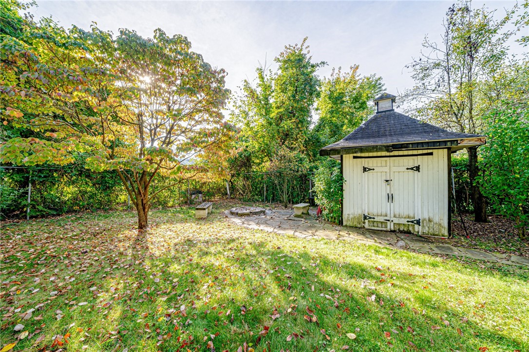 526 Sunnyfield Drive